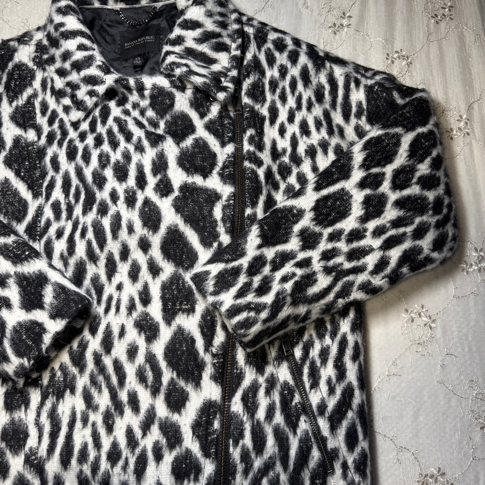 banana republic italian‑fabric leopard print asymmetrical zip coat – size xs - Picture 4 of 10